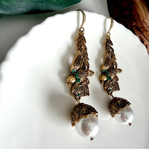 Gold Bird Green Crystal Earrings Vintage Style Ornate Jewelry Faux Pearl NEW - Picture 5 of 9